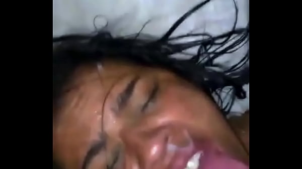 Cuspi na cara e esfolei o cu da Coroa devassa casada