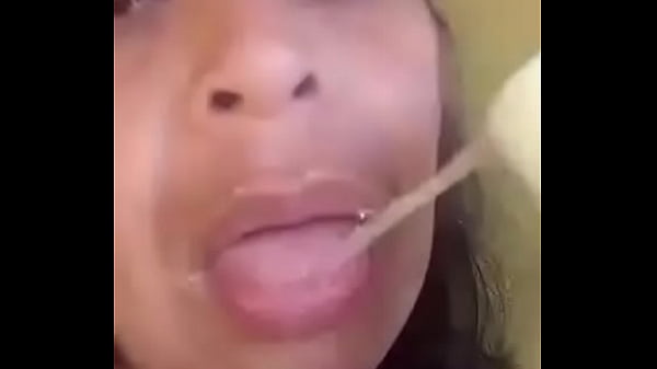 CERDA VENEZOLANA MAMAGUEVO Y LO BABEA COMO LA PUTA PERRA QUE ES