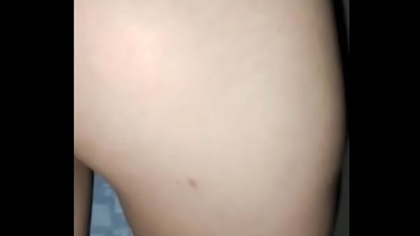 Latina caliente de 18yo siendo follada por verga enorme de su hermanastro cachondo se la folla bien duro y rico.