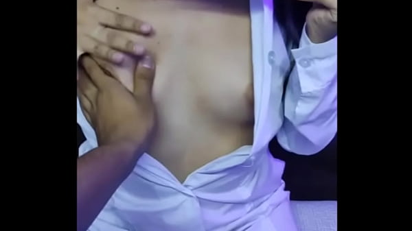 Morrita de 18yo latina caliente siendo follada por su hermanastro siendo la primera vez que la conoce y ese mismo dia culean.