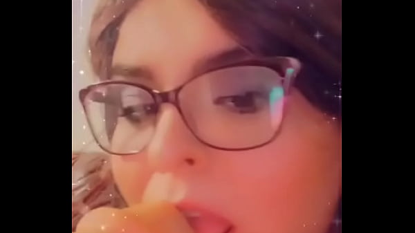 BBW MEADOW LYNN SUCKS HUGE DILDO