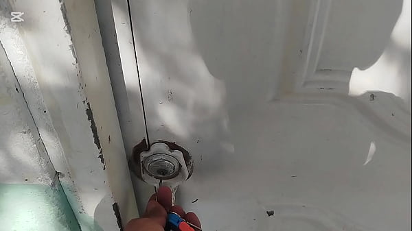 Me follo a la puta de mi hijastra hasta correrme dentro de ella