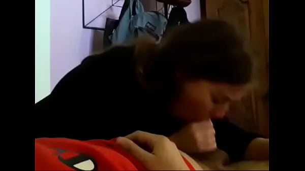 Milf Rubia me hace sexo oral