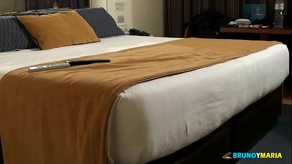 Dame Placer y Penétrame Bien Delante de Mi Cornudo