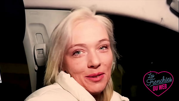 Oletsha, blonde incroyable, est folle de bite