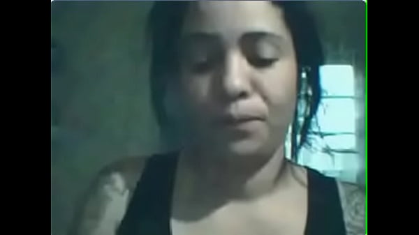 porno professora daniela safada mostra a colecao de brinquedos dela e bate siririca acabando arrombando a buceta dela com o concolo e depois pagando boquete no consolo todo babado da buceta dela