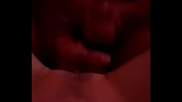 Tatuado broxa pra comer ninha mulher e fica só na dedada