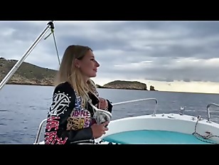 I brought this babe on a boat to fuck her hardvhhCfw9n