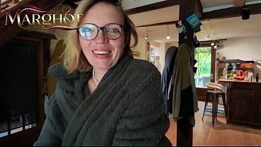 Trio Cuckold au Réveil : Je Réveille Mon Amant, Il Me Démonte la Chatte et Fait Gicler Mon Mari Cocu Rapidement